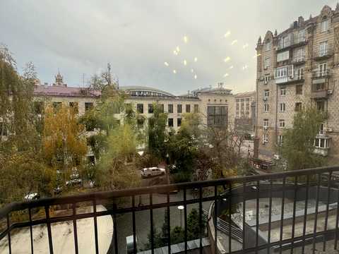 коммерческая по адресу Крещатик ул. (Kreschatic), 15