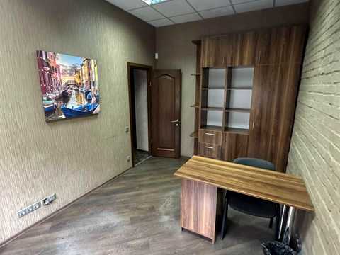 комерційна за адресою Антоновича вул. (Горького), 13