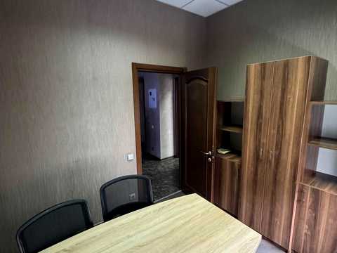 комерційна за адресою Антоновича вул. (Горького), 13