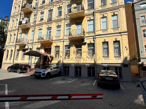 комерційна за адресою Саксаганського вул., 38-Б