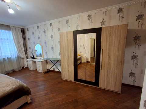 квартира за адресою Євгена Коновальця вул. (Щорса), 32-Б