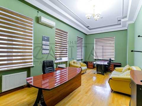 комерційна за адресою Липська вул., 10