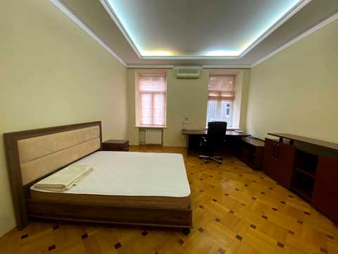 квартира за адресою Хрещатик вул. (Kreschatic), 15