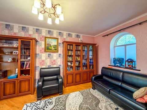 дом по адресу с. Македоны, Леніна, 1