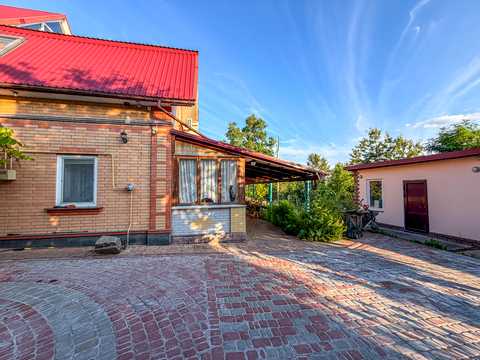 дом по адресу с. Македоны, Леніна, 1