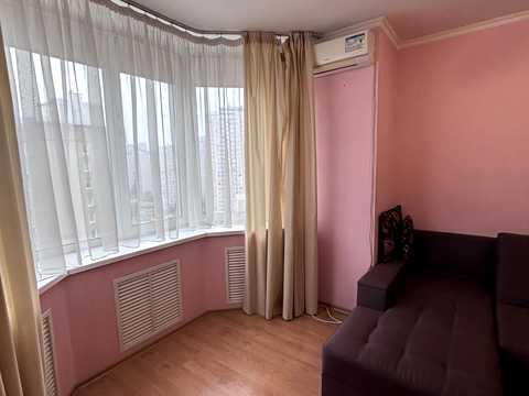 квартира за адресою Анни Ахматової вул., 35