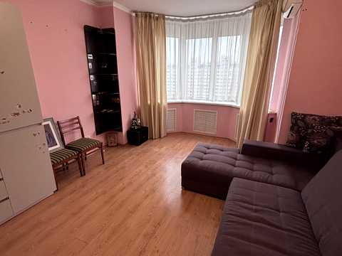 квартира за адресою Анни Ахматової вул., 35