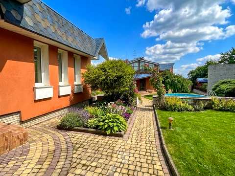 будинок за адресою Вишнева вулиця, 25