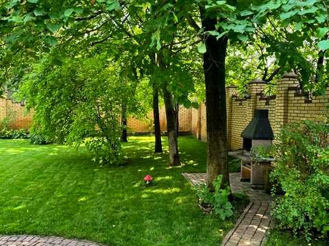 будинок за адресою Вишнева вулиця, 25