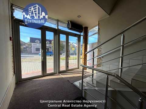 комерційна за адресою Чернівці, Героїв Майдану вул. (Червоноармійська), 39-А