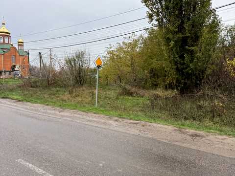 участок по адресу с. Лычанка, центральна, 68