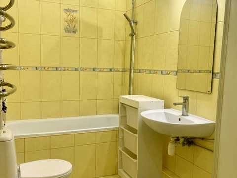 квартира за адресою Анни Ахматової вул., 13-Д