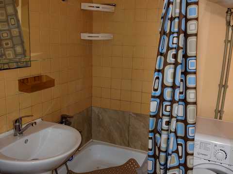 квартира за адресою Космонавтів вул., 13а