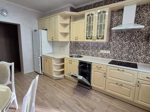 квартира за адресою Дніпровська набережна вул., 23