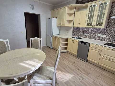 квартира за адресою Дніпровська набережна вул., 23