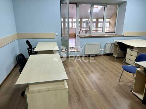 комерційна за адресою В'ячеслава Чорновола вул., 25