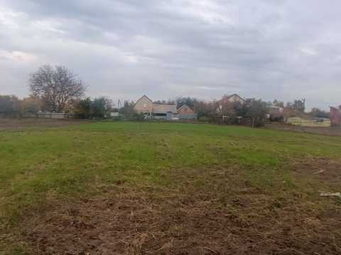 участок по адресу с. Озера, Партизанська