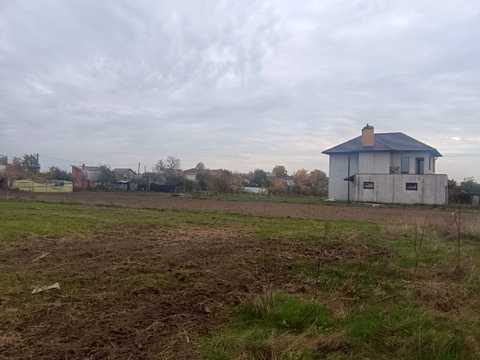 участок по адресу с. Озера, Партизанська