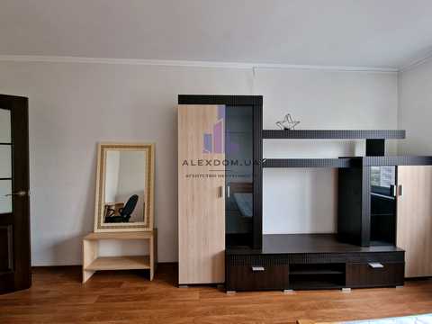 квартира за адресою Софії Русової вул., 7-А