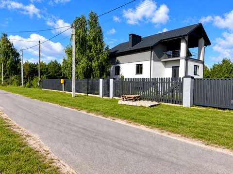будинок за адресою с. Старі Петрівці, провулок Лісовий, 5