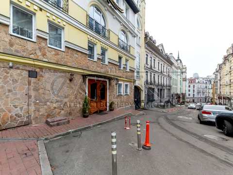 комерційна за адресою Воздвиженська вул., 58