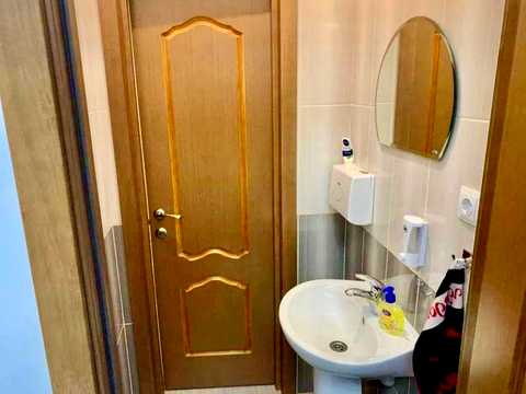 комерційна за адресою Оболонська вул., 1