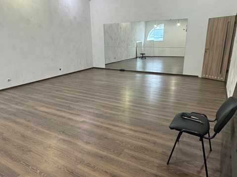 комерційна за адресою Короленка вул. (Первозванівська), 3-Б