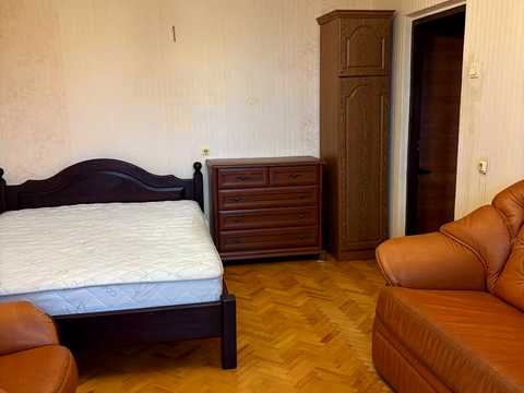 квартира за адресою Ревуцького вул., 42-Б