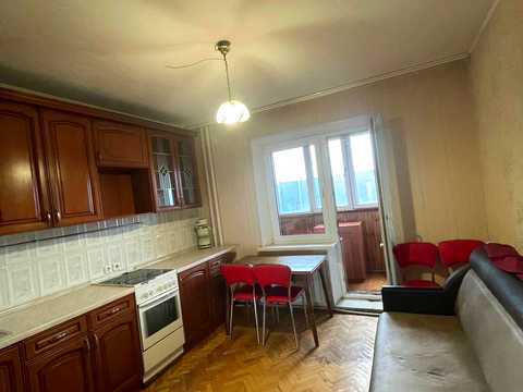 квартира за адресою Ревуцького вул., 42-Б