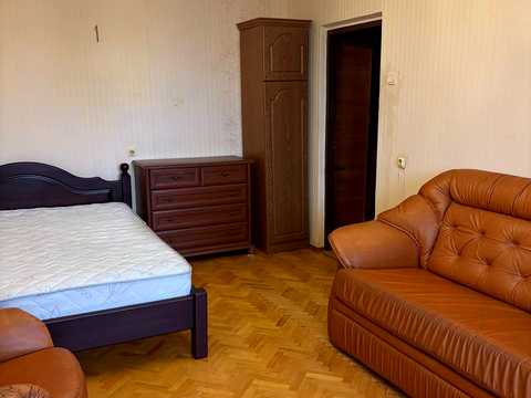 квартира за адресою Ревуцького вул., 42-Б