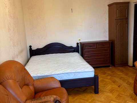 квартира за адресою Ревуцького вул., 42-Б