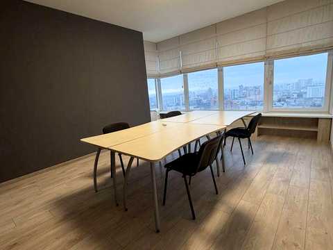комерційна за адресою Кловський узвіз, 7