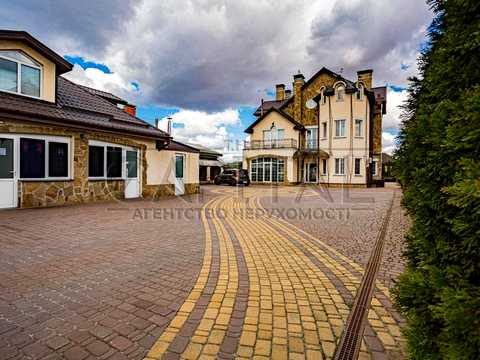 коммерческая по адресу Жовтнева, 1