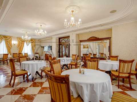 коммерческая по адресу Жовтнева, 1