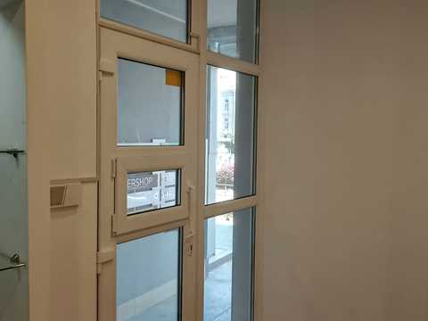 комерційна за адресою Незалежності вул., 32 а