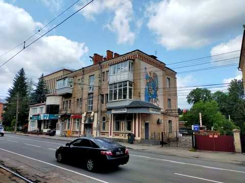 комерційна за адресою Пирогова вул., 8