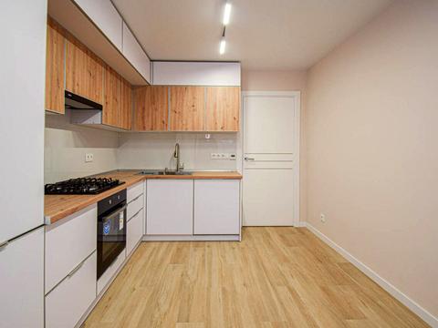 квартира за адресою Стадникової вул., 40-В