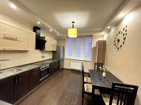 квартира за адресою Анни Ахматової вул., 30