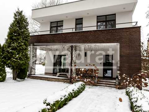 будинок за адресою Центральна вул., 3