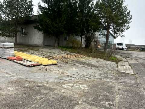 комерційна за адресою Центральна, 81