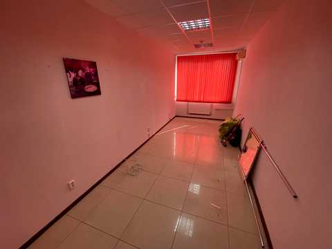 комерційна за адресою Космонавтів вул., 81