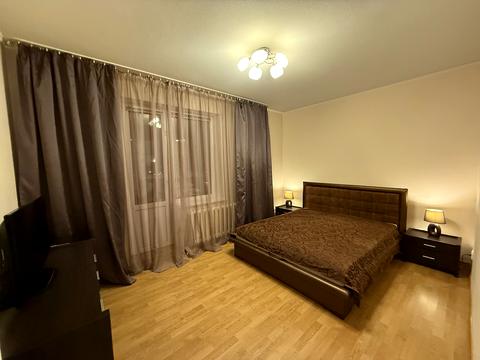квартира за адресою Анни Ахматової вул., 18