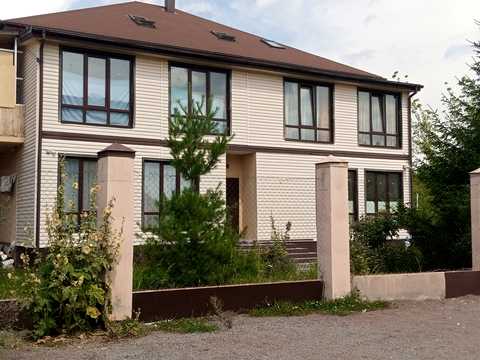 квартира за адресою Салютна вул., 21