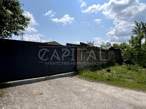 комерційна за адресою Центральна, 1