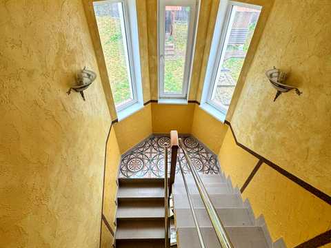 комерційна за адресою Червона гора, 1