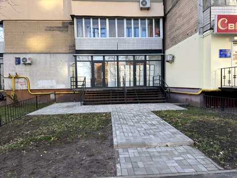 комерційна за адресою Сержа Лифаря вул. (Олександра Сабурова), 5