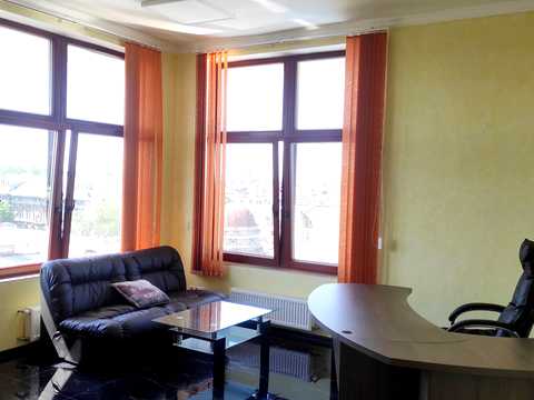 комерційна за адресою Івана Луценка пров., 17/19