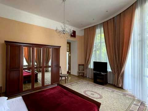 комерційна за адресою Європейська пл. (Катерининська), 22