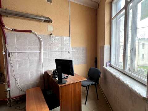 комерційна за адресою смт. Івано-Франкове, Богдана Хмельницького вул., 1