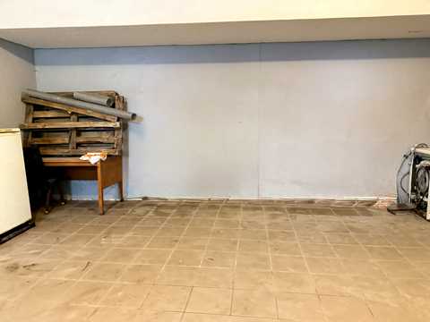 комерційна за адресою Вишнева вул., 17